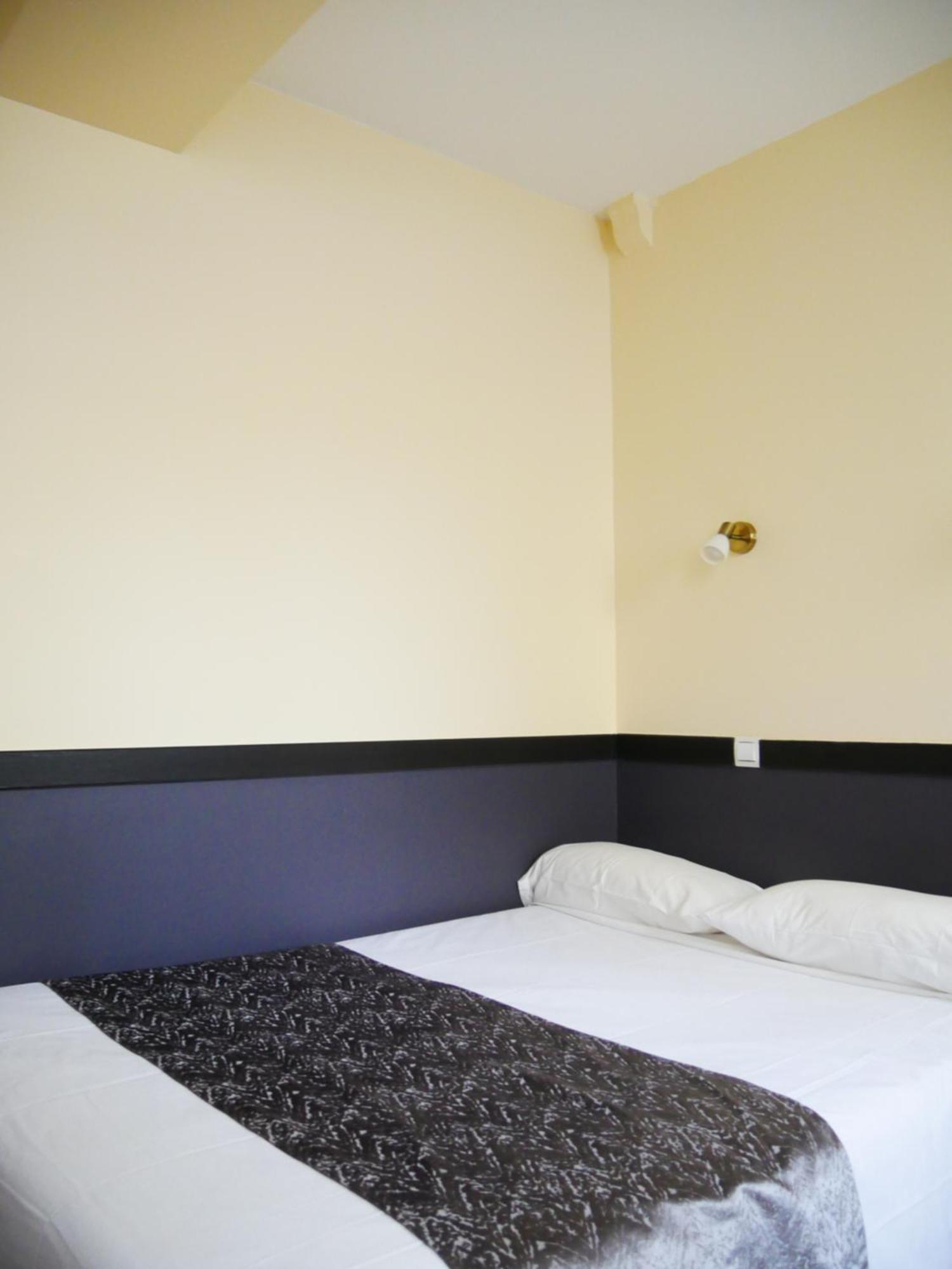 Hotel Des Bains A 10 Min De Paris Maisons-Alfort Bagian luar foto
